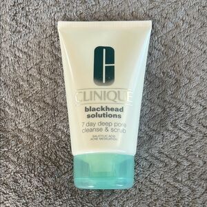 Clinique Blackhead Solutions 7 Day Deep Pore Cleanse & Face Scrub Full Size